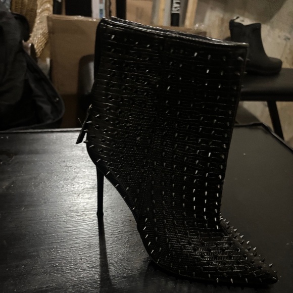 Steve Madden - Picture 2 of 5